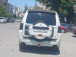 Mitsubishi Pajero-10
