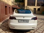 Tesla Model 3-4