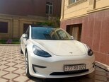 Tesla Model 3-1