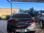 Hyundai Elantra-2