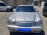 Mercedes E 290-1