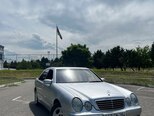 Mercedes E 220-1