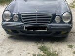 Mercedes E 290-1