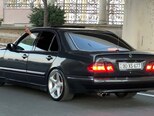 Mercedes E 240-17