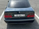 Mercedes E 220-11
