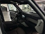 Land Rover Defender-7