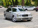 Mercedes E 220-1