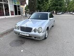 Mercedes E 270-1