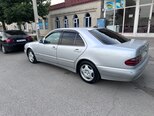 Mercedes E 270-3