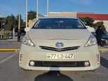 Toyota Prius V-7