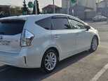 Toyota Prius V-12