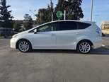 Toyota Prius V-9