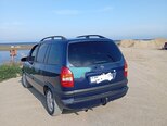 Opel Zafira-8