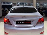 Hyundai Accent-11