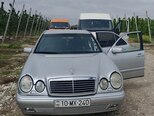 Mercedes E 240-1