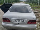 Mercedes E 240-2