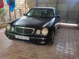 Mercedes E 240-1