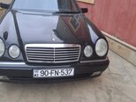 Mercedes E 240-1
