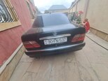 Mercedes E 240-4