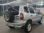 Chevrolet Niva-4