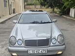 Mercedes E 240-1