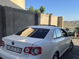 Volkswagen Jetta-12