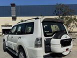 Mitsubishi Pajero-2