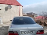 Mercedes E 240-2