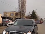 Mercedes E 240-1