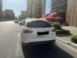 Infiniti QX70-3