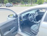 Hyundai Elantra-12
