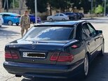 Mercedes E 200-4