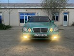 Mercedes E 240-1