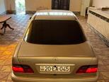 Mercedes E 240-17