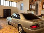 Mercedes E 240-13