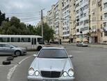 Mercedes E 270-8