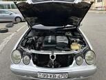 Mercedes E 270-11