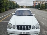 Mercedes E 240-1