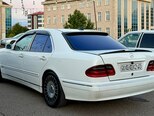 Mercedes E 270-3
