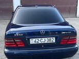 Mercedes E 240-2