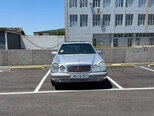 Mercedes E 240-1