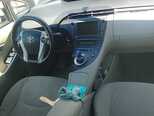 Toyota Prius-13