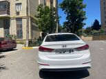 Hyundai Elantra-9
