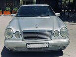 Mercedes E 240-1