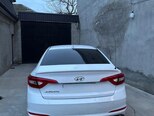 Hyundai Sonata-12