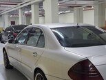 Mercedes E 220-11