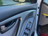 Hyundai Elantra-11