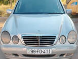 Mercedes E 270-1