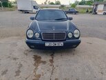 Mercedes E 240-1