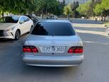 Mercedes E 240-4